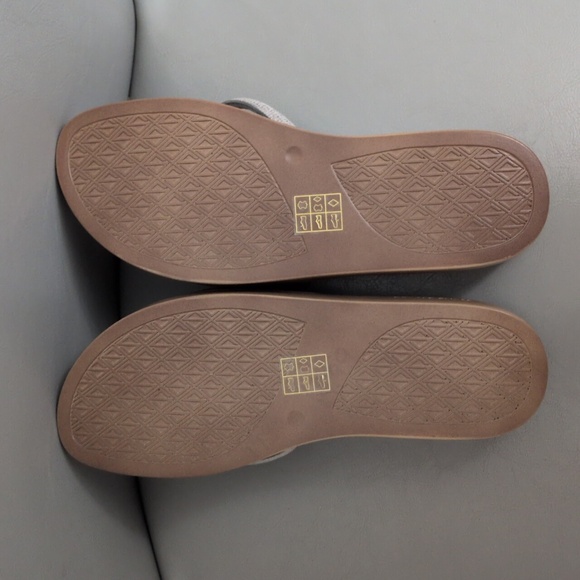 Donald Pliner Fifi Platform Sandal - Picture 4 of 5